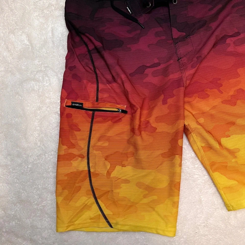 O'Neill Hyperfreak Camo Fade Boardshorts Men's Size 30‎ Sunset Orange Red NWOT